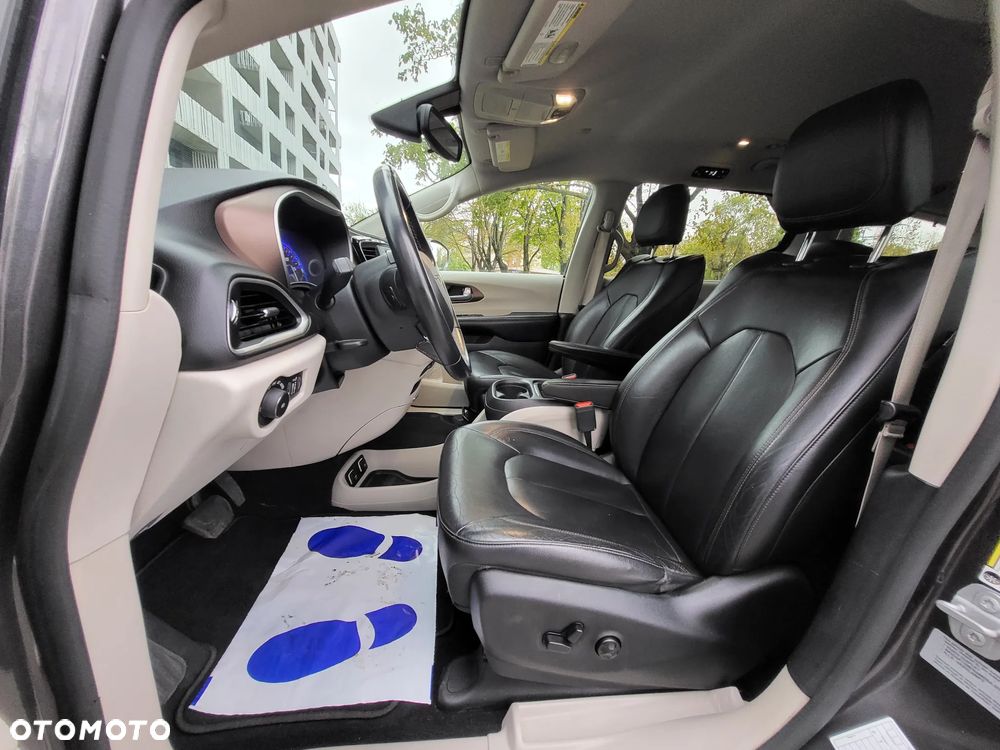 Chrysler Pacifica - 5