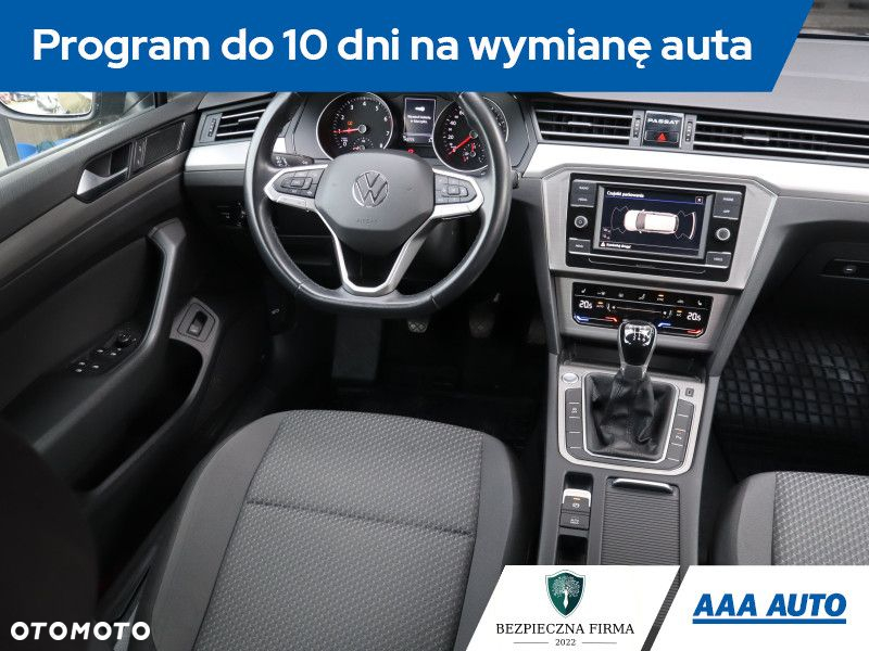 Volkswagen Passat - 8