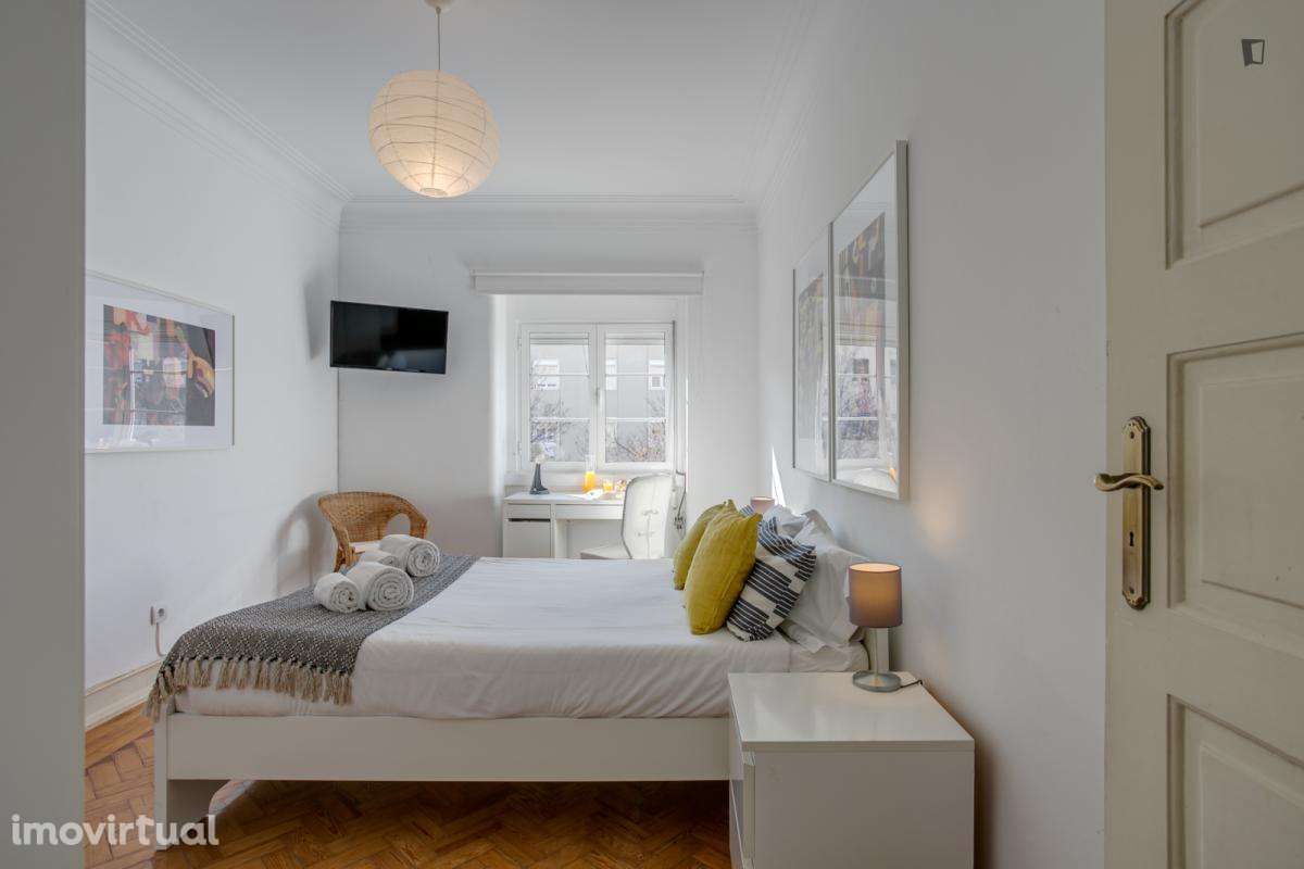 Quarto - localizado em Roma-Areeiro Lisbon - Grande imagem: 2/18