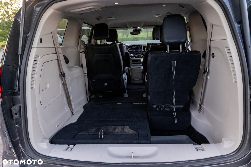 Chrysler Pacifica - 25