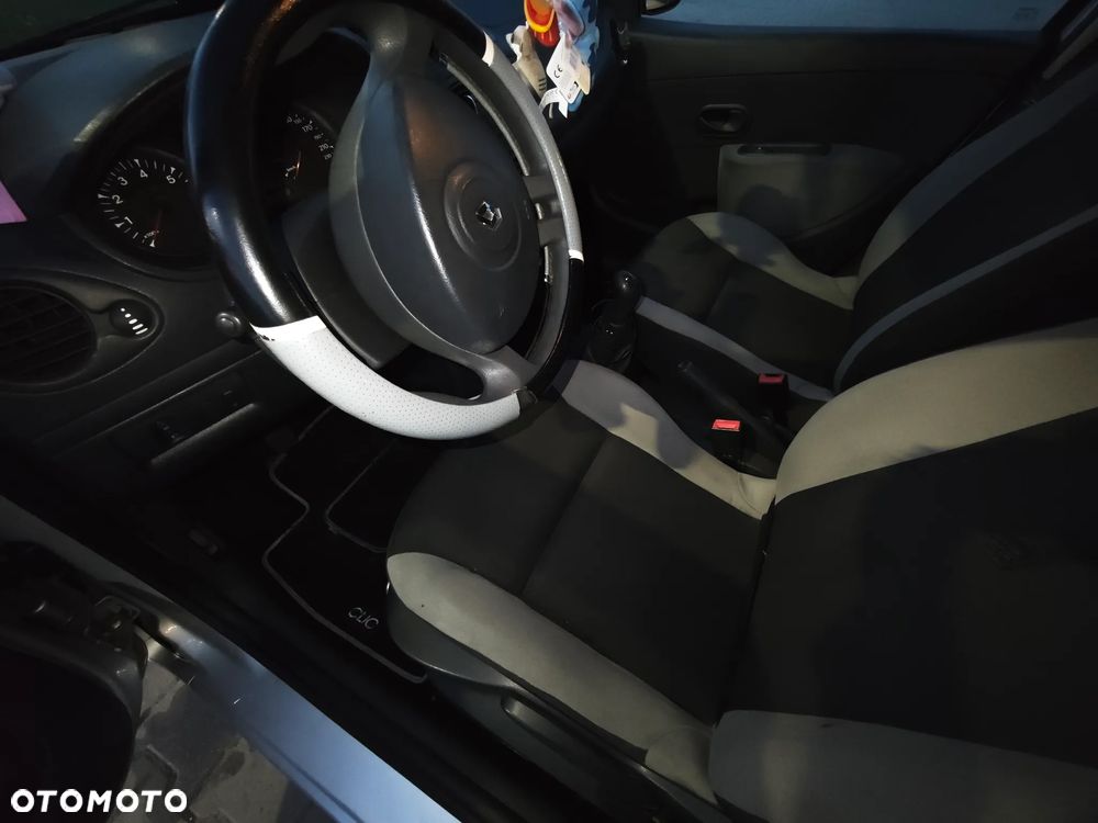 Renault Clio 1.2 16V 75 Dynamique - 11