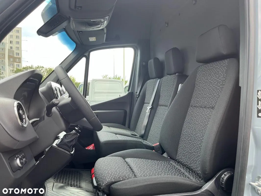 Mercedes-Benz Sprinter - 14