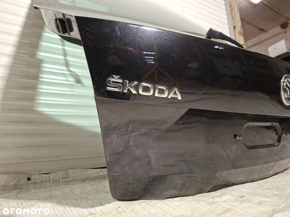 Skoda Octavia III 5E0 hatchback 2016 Klapa bagażnika tył czarna LF9R - 12