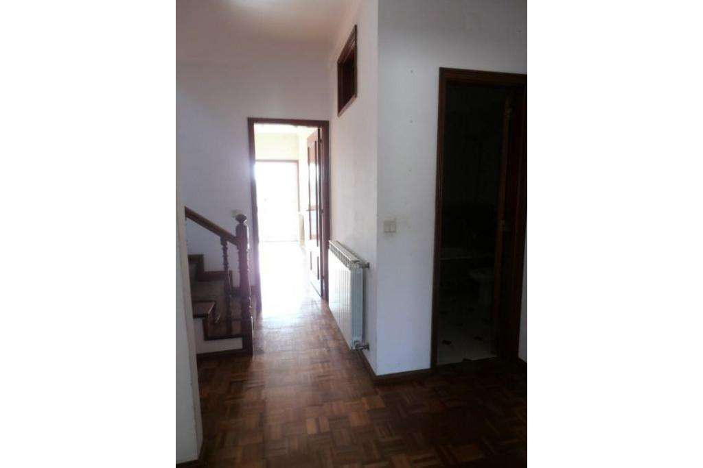 Moradia T4 -Viana - Grande imagem: 5/9
