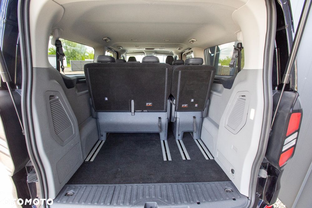 Ford Tourneo Custom - 13