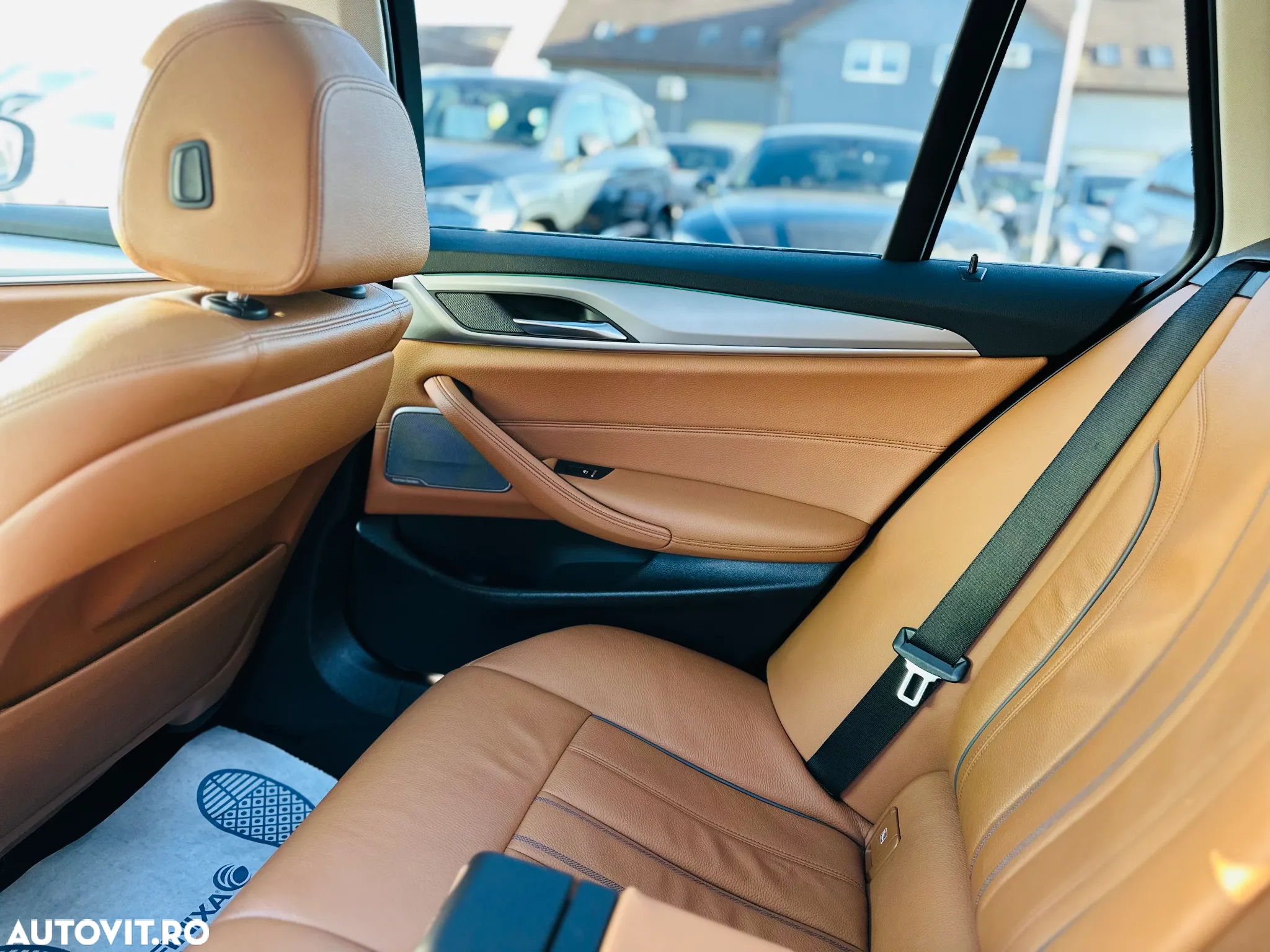 BMW Seria 5 530e xDrive Touring Aut. - 33