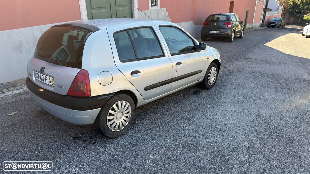 Renault Clio 1.9 DTi RXE - 3