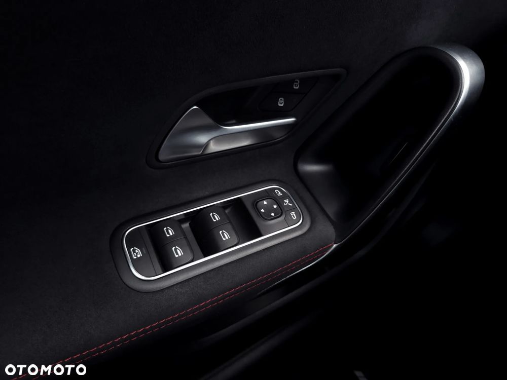 Mercedes-Benz CLA 220 d 4-Matic AMG Line 8G-DCT - 25