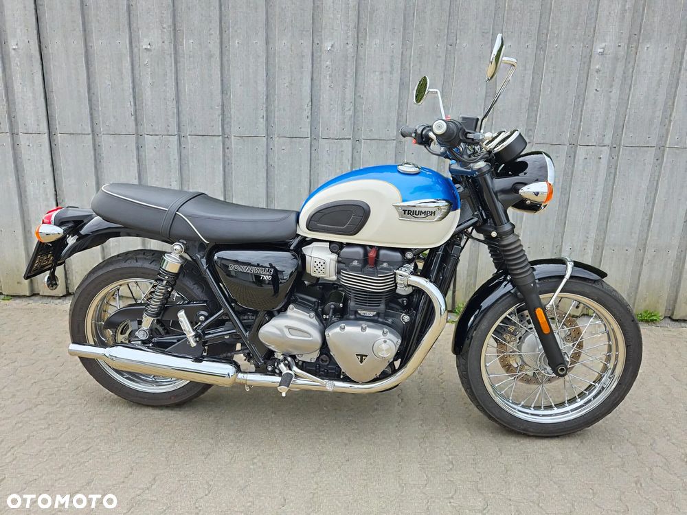 Triumph Bonneville - 3