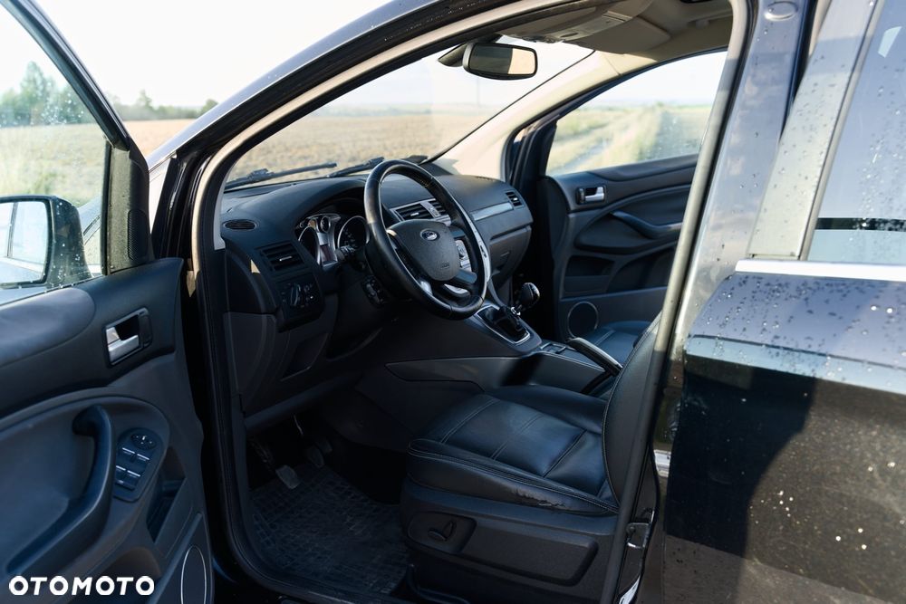 Ford Kuga - 10