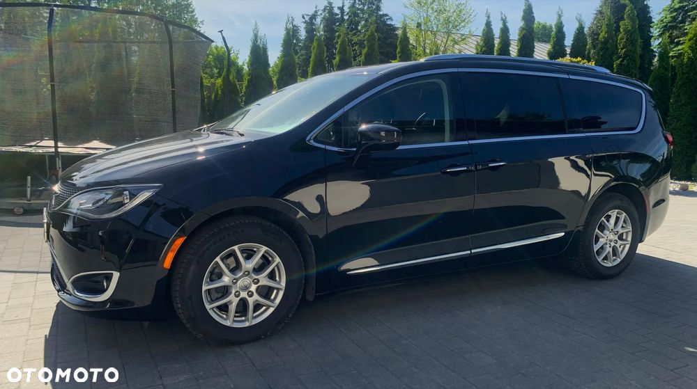 Chrysler Pacifica - 2