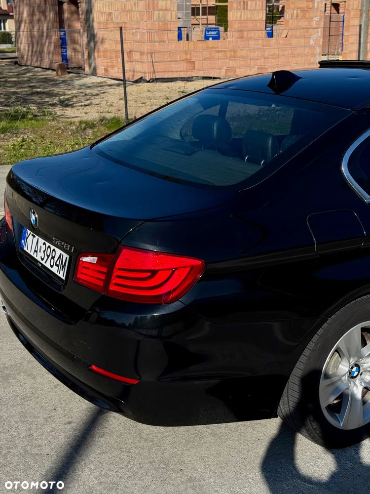 BMW Seria 5 528i - 10