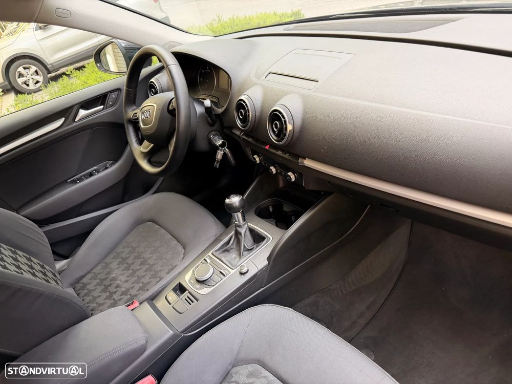 Audi A3 Sportback 1.6 TDI B.Line Attraction - 18