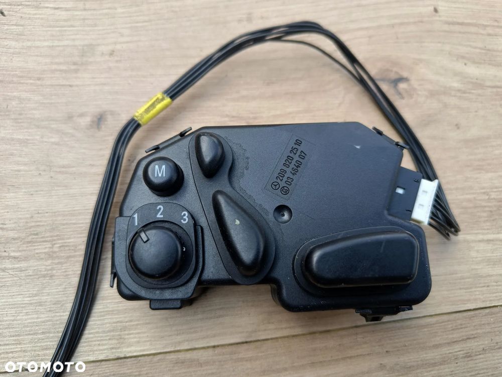 MERCEDES W209 CLK PANEL STEROWANIA FOTELA LEWEGO 2098202510 - 1