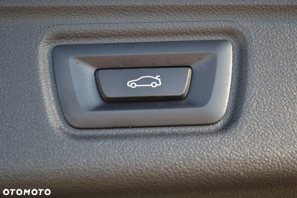 BMW Seria 3 318d Edition M Sport Shadow - 15