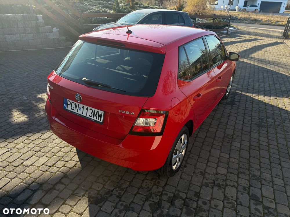 Skoda Fabia 1.0 MPI Cool Edition Red & Grey - 4