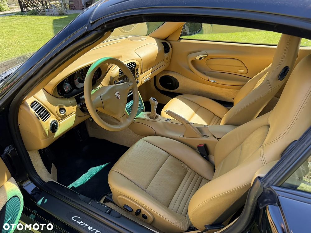 Porsche 911 Carrera - 18