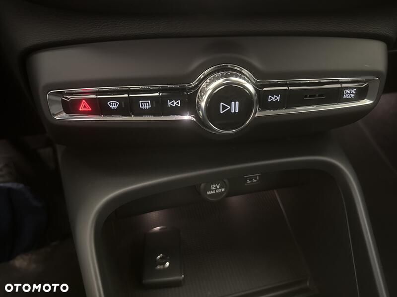 Volvo XC 40 T4 Momentum Pro - 17