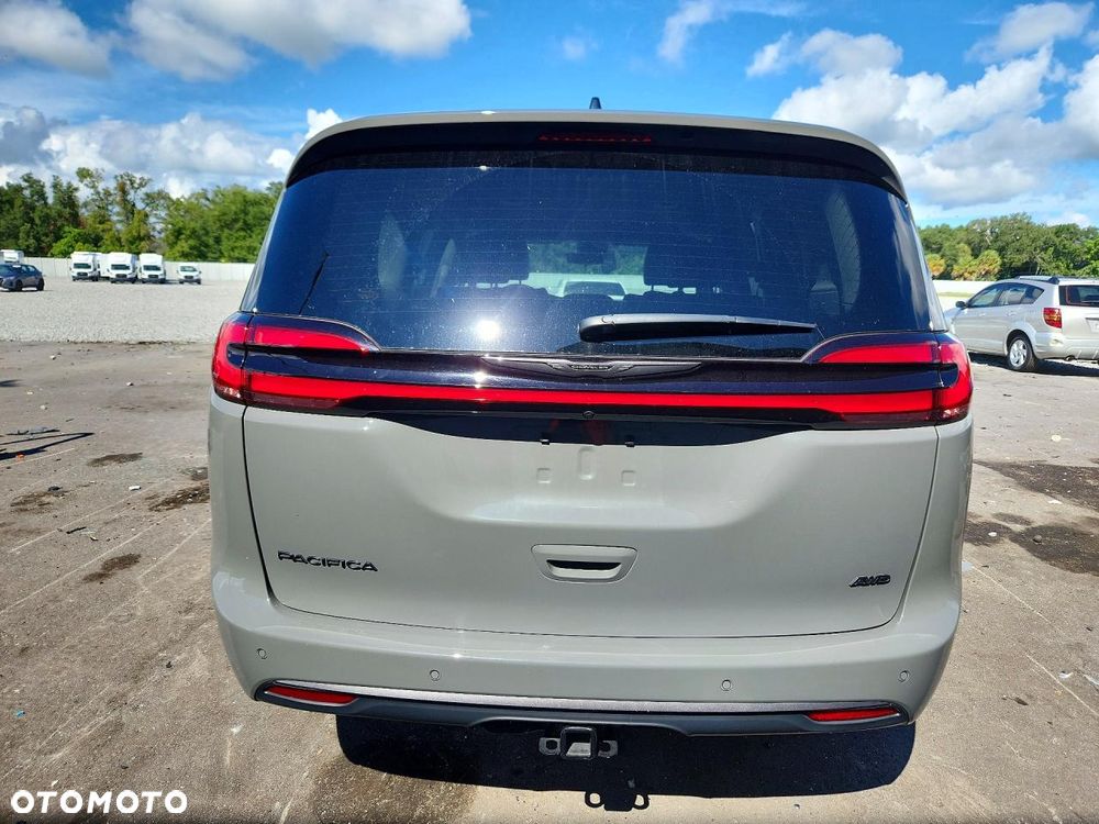 Chrysler Pacifica - 6