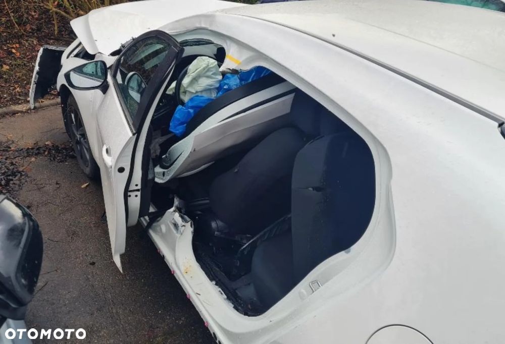 Mazda 3 e-SKYACTIV-G 140 M HYBRID PRIME-LINE - 3