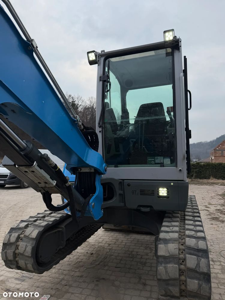 Wacker Neuson EZ50 Koparka Gąsienicowa 5,5 Tony. 2022 rok. 1400 mtg. Jak Nówka z salonu! ani deka luzów czy wycieków! Pochodzi z Gospodarstwa Norweskiego! Aktualne serwisy DEKRA BMWT. 2 łyżki. Silnik PERKINS 4 cyl. 52km. Maszyna Full wypasiona! Bogata wersja Norweska! Klima. Radio Usb. Szybkozłącze Hydrauliczne. OKAZJA. Pełny Oryginał historia do sprawdzenia w Wacker autoryzowany! - 24