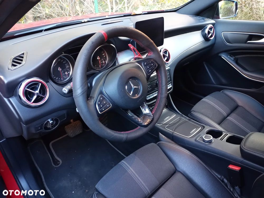 Mercedes-Benz GLA 220 4-Matic Urban - 9