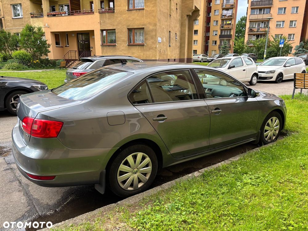 Volkswagen Jetta - 4
