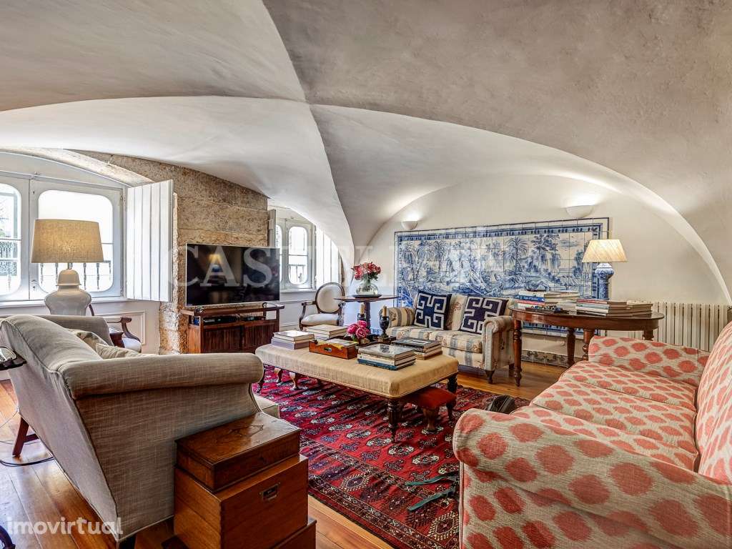 Apartamento T3 duplex, com pátio, junto à Sé de Lisboa - Grande imagem: 4/44