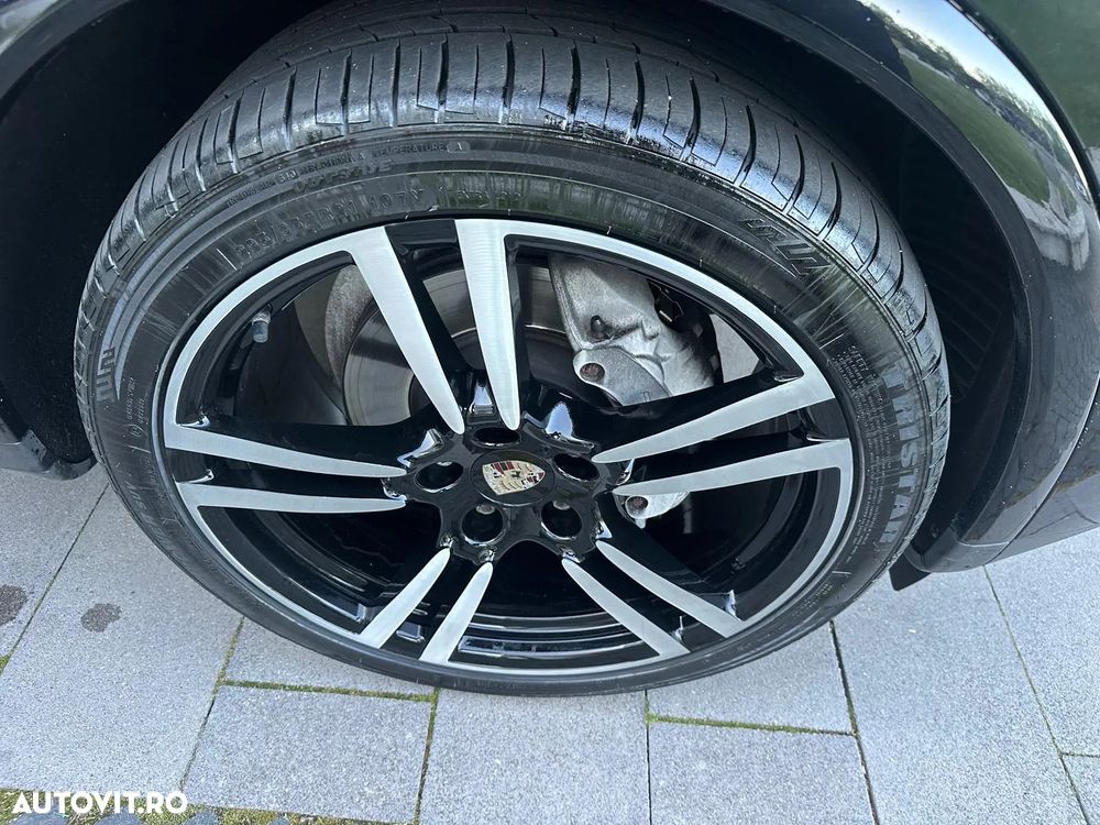 Porsche Cayenne Platinum Edition - 16