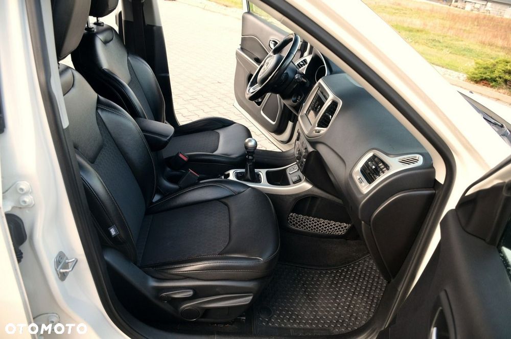 Jeep Compass - 24