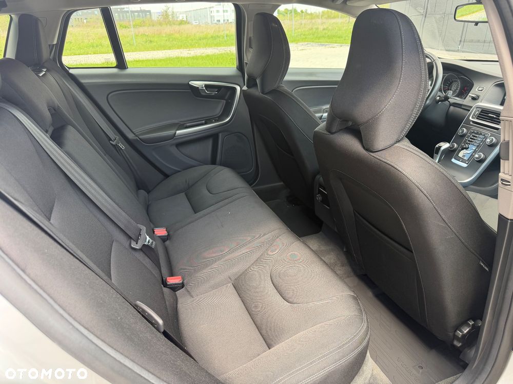 Volvo V60 D2 Drive-E Momentum - 11