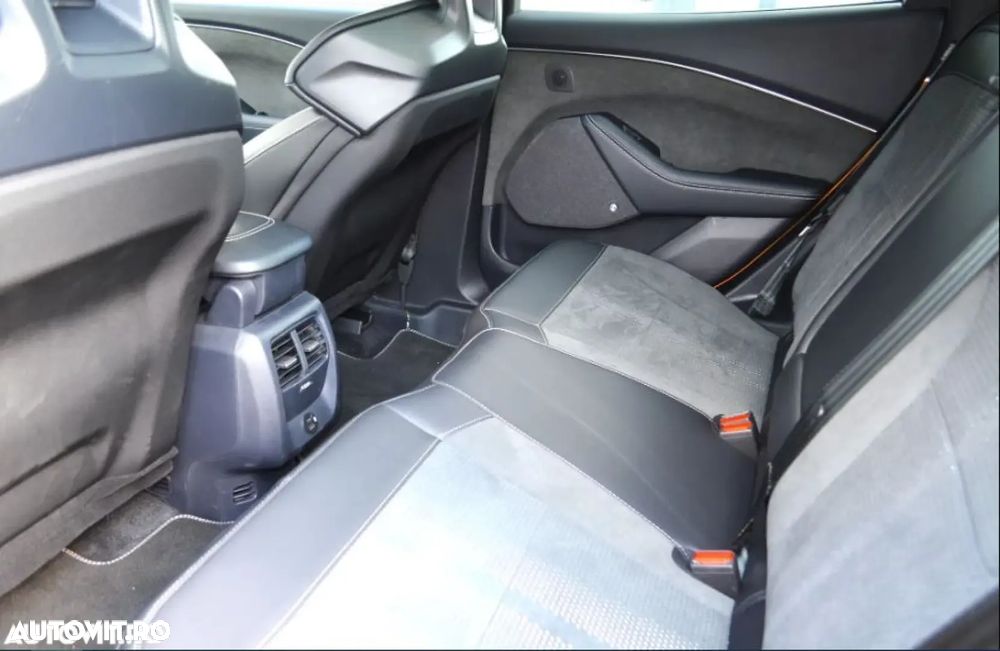 Ford Mustang Mach-E - 10