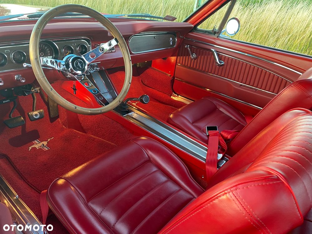 Ford Mustang - 4