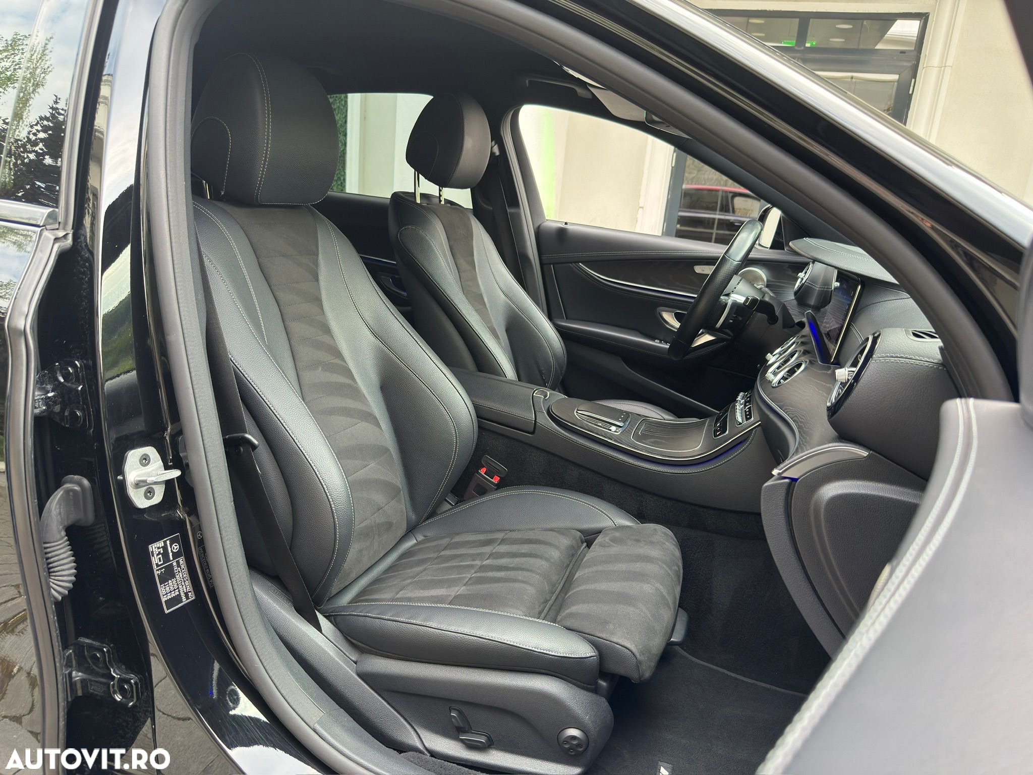 Mercedes-Benz E 300 9G-TRONIC AMG Line - 16
