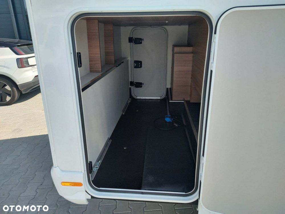 KNAUS LIVE WAVE 700 MX z łóżkiem królewskim - 8