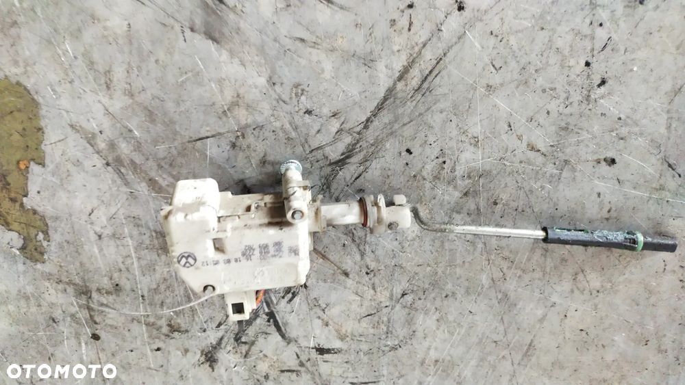 SIŁOWNIK ZAMKA KLAPY TYŁ OCTAVIA 1 - 6