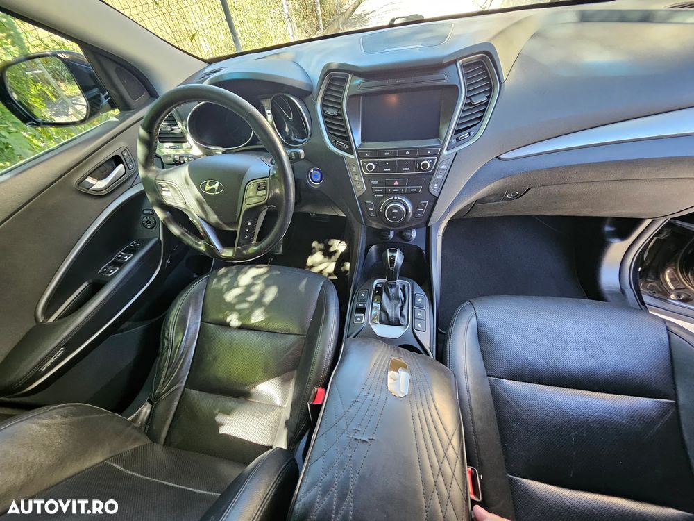 Hyundai Grand Santa Fe - 23