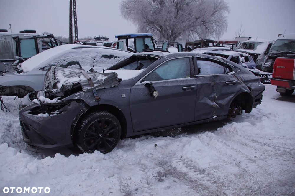 Auto na części - Lexus ES350 ES300H Lift 2.5 HYBRID A25A-FXS CVT 1L1 2022R Silnik Skrzynia Drzwi Szyba Klamka Błotnik Lampa Deska Kokpit Sterownik Moduł Czujnik Licznik Wyświetlacz Panel Kierownica - 2