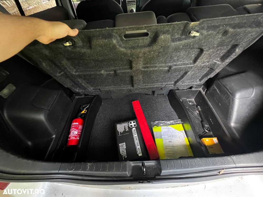 Toyota Yaris 1.0 Terra - 12
