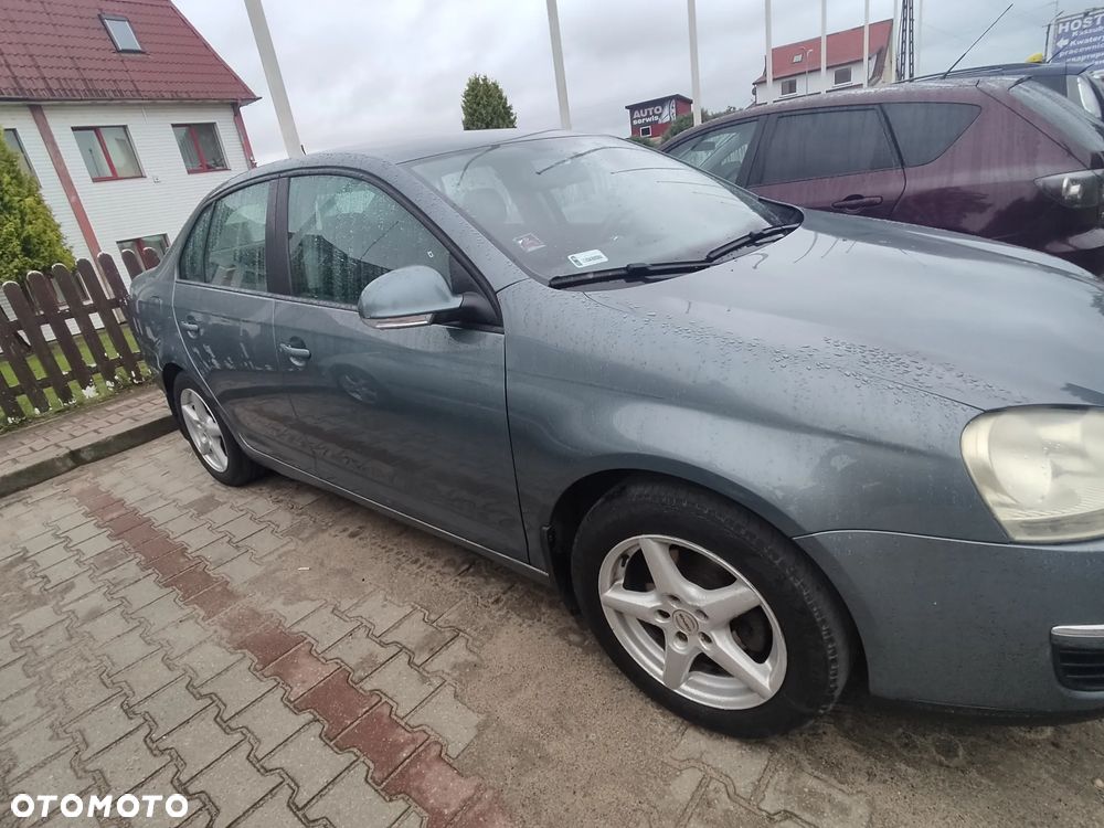 Volkswagen Jetta 1.6 FSI Comfortline - 2