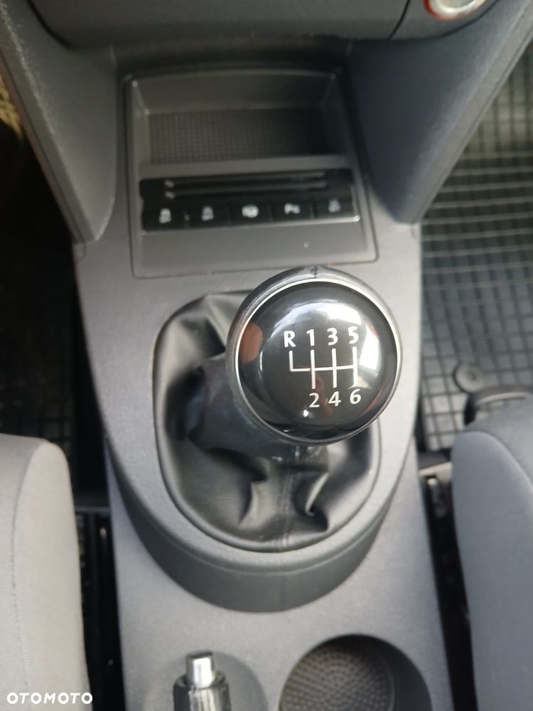 Volkswagen Touran - 25