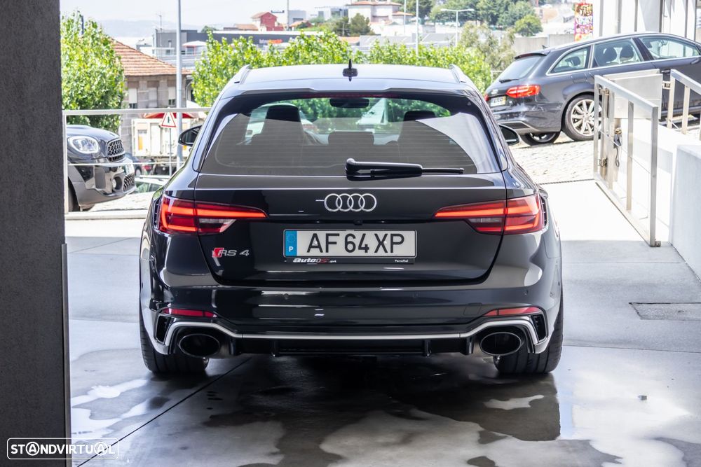 Audi RS4 Avant - 7