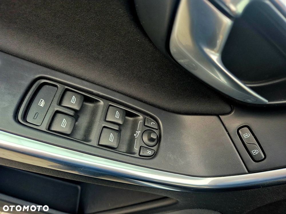 Volvo XC 60 2.4D AWD Momentum - 14