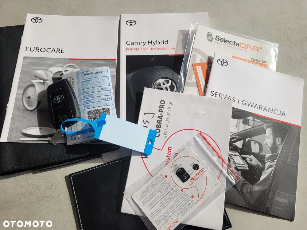 Toyota Camry 2.5 Hybrid Prestige CVT - 2