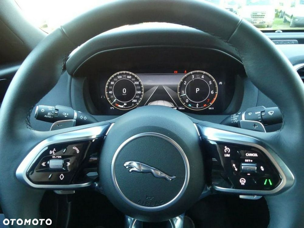 Jaguar XE 2.0 T AWD R-Sport - 6