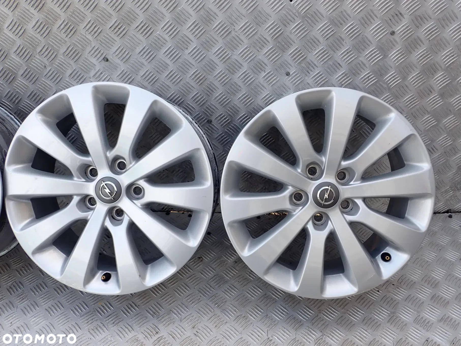 FELGI ALUMINIOWE OPEL 7JX17 ET 44 5X115 0P044K6 - 2