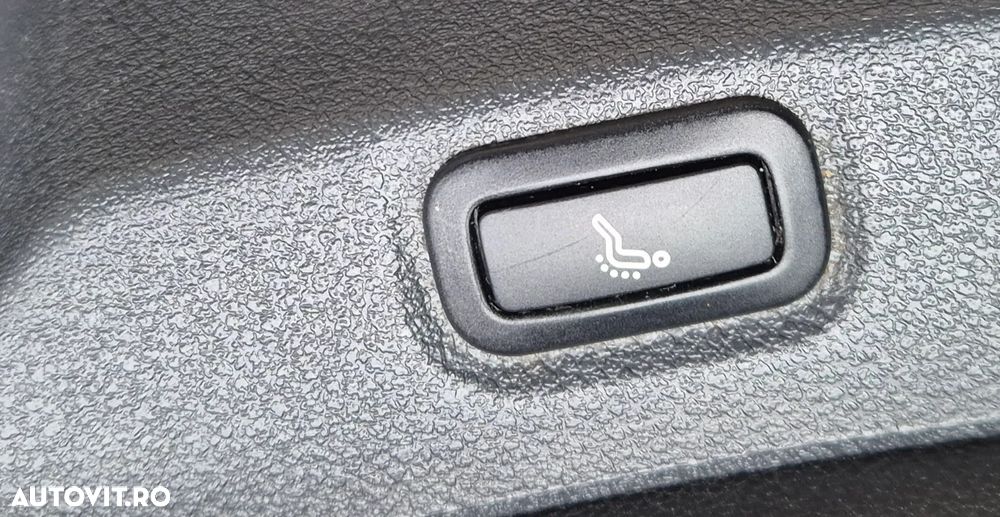 Volkswagen Golf 1.6 TDI Highline - 17