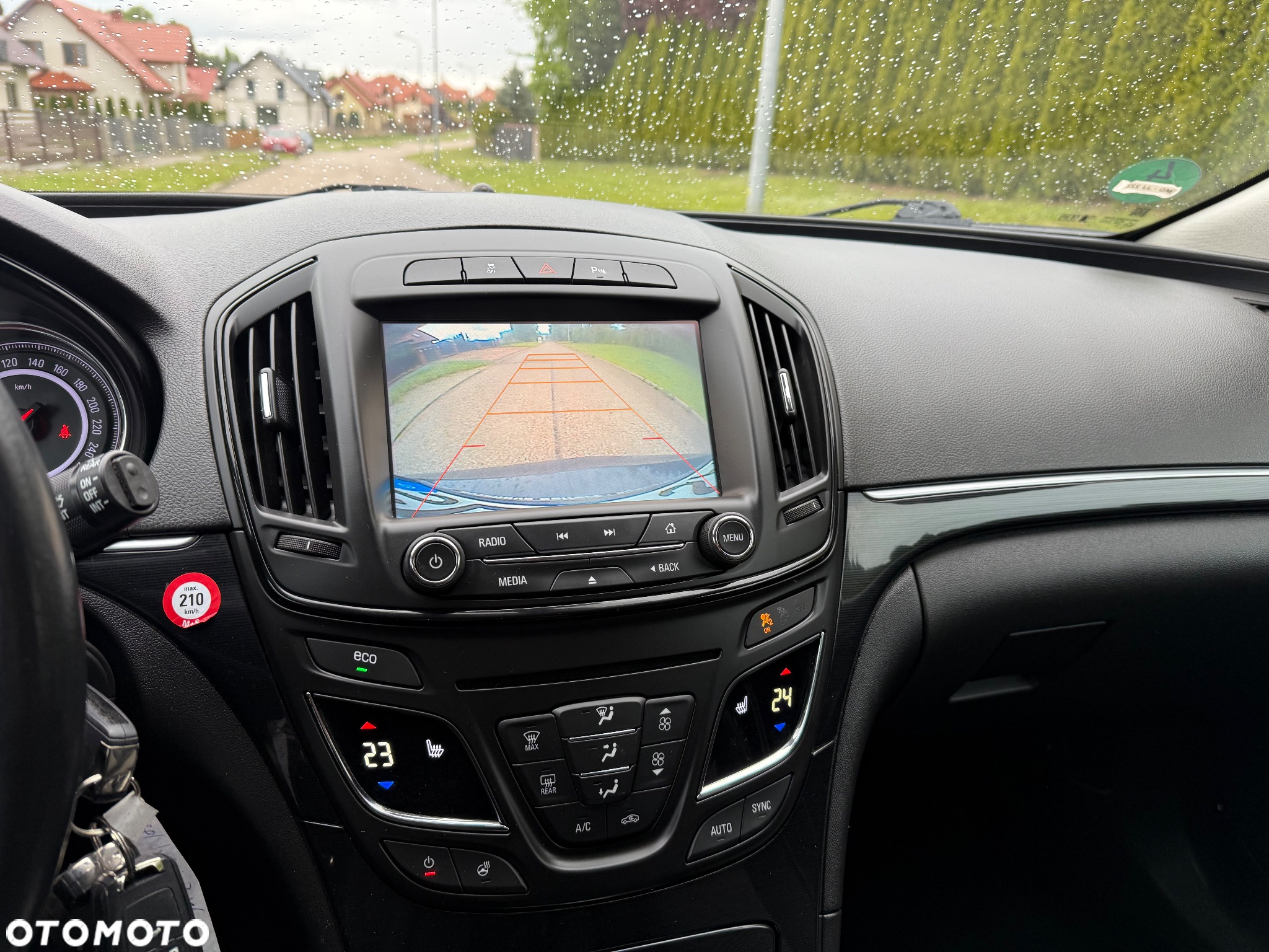 Opel Insignia - 25