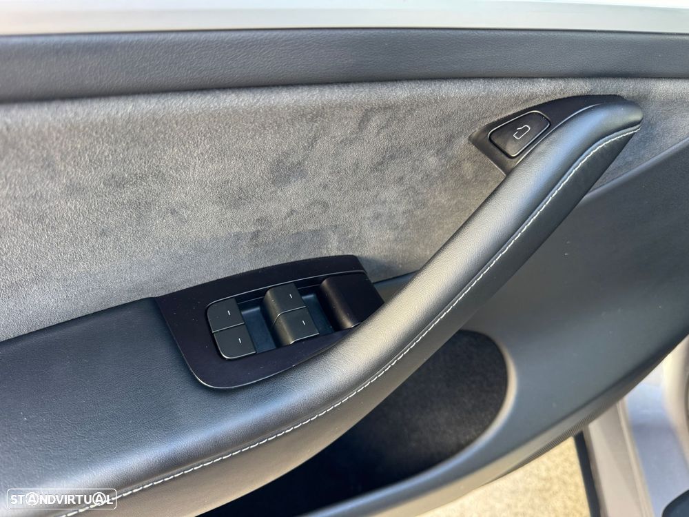 Tesla Model Y Long Range Tração Traseira - 16