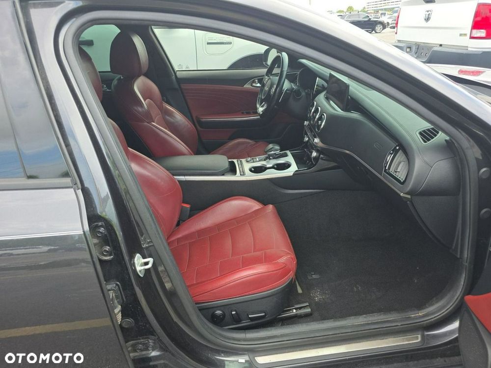 Kia Stinger - 9